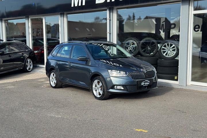 Grå Skoda Fabia fra 2019