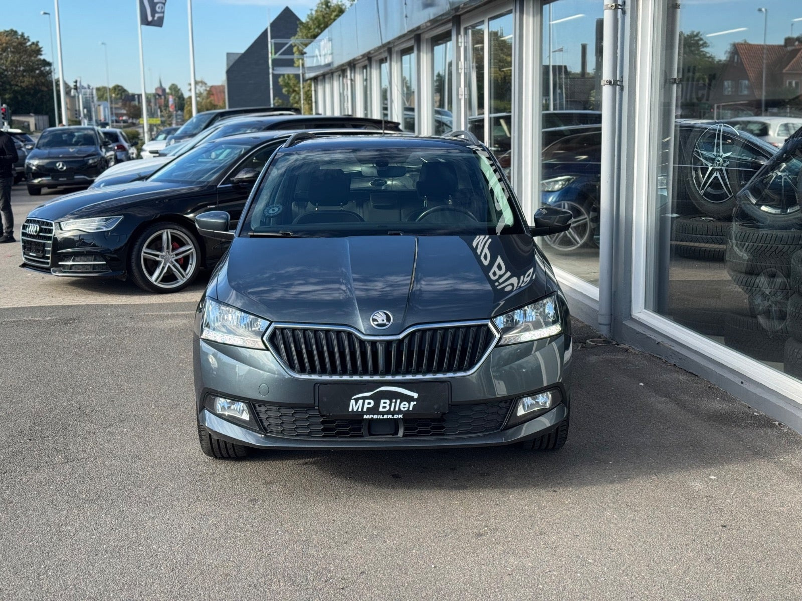 Grå Skoda Fabia fra 2019