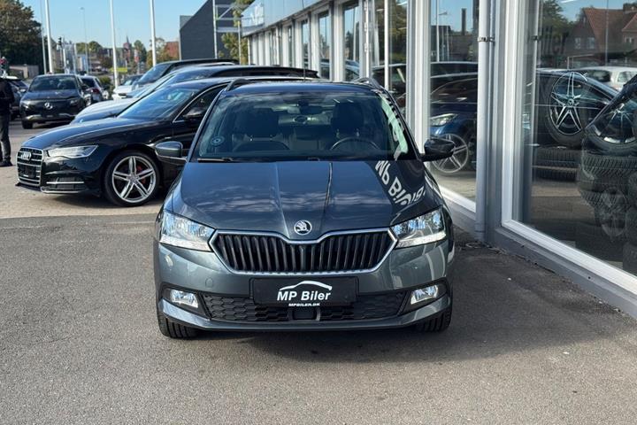 Grå Skoda Fabia fra 2019