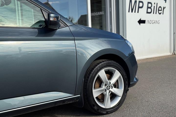 Grå Skoda Fabia fra 2019