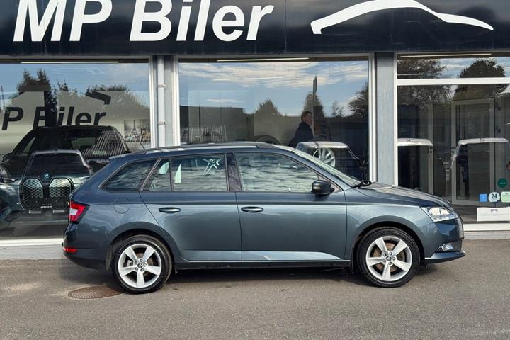 Grå Skoda Fabia fra 2019