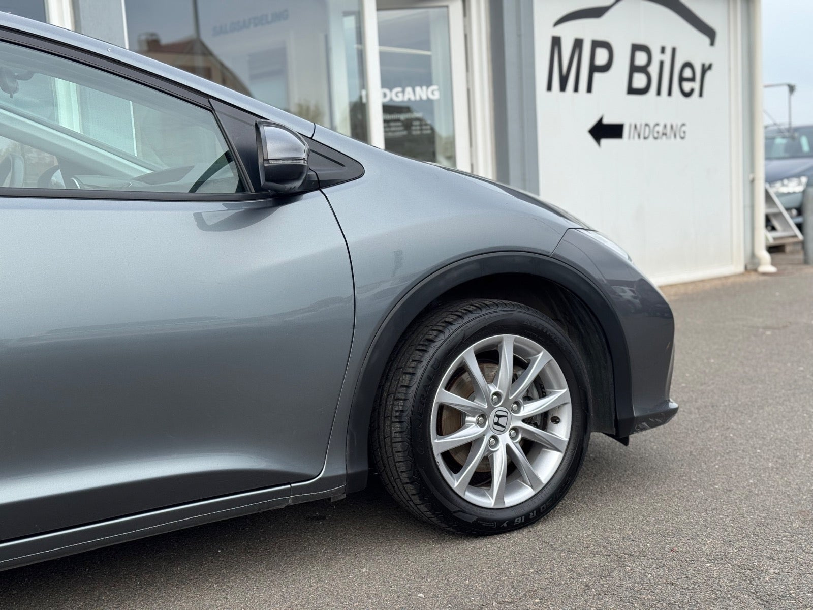 Grå Honda Civic fra 2015
