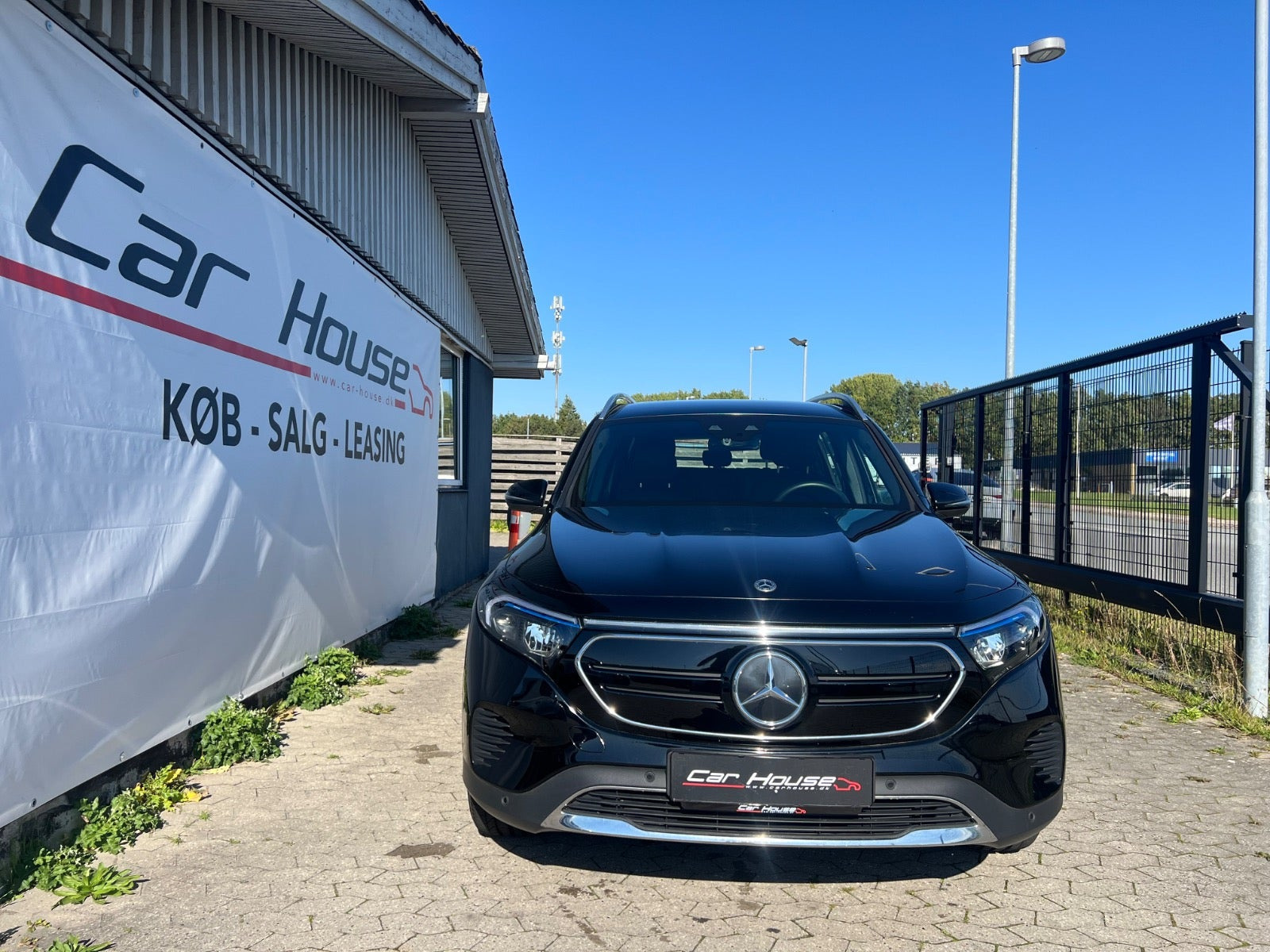 Sort Mercedes EQB300 fra 2023