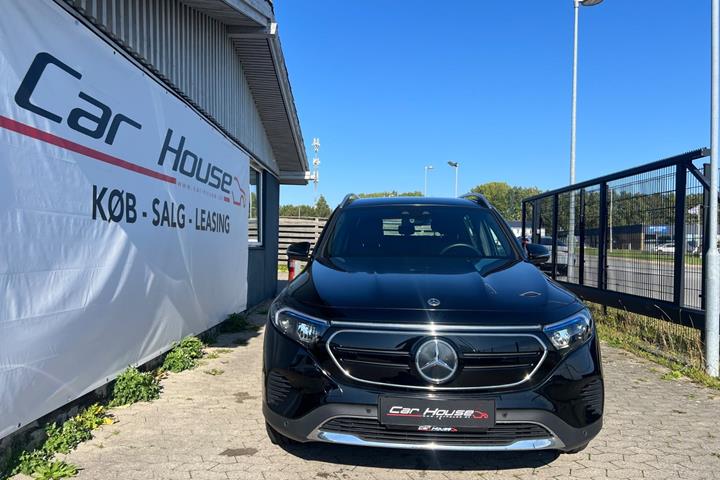 Sort Mercedes EQB300 fra 2023