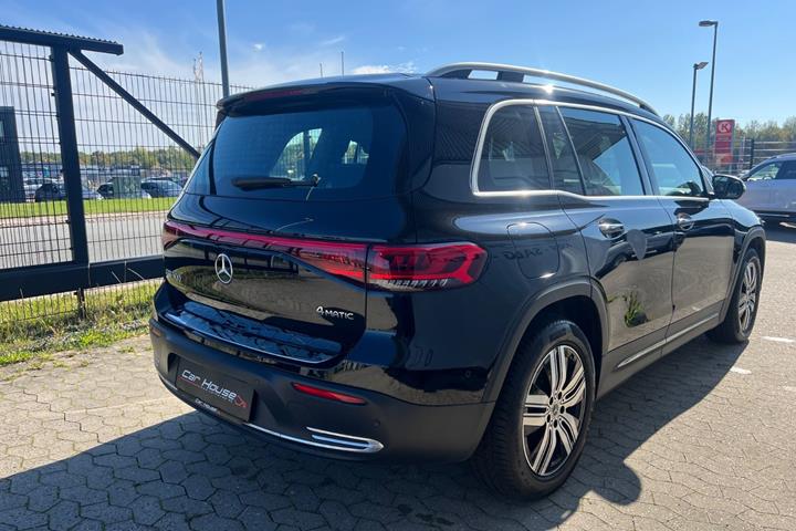 Sort Mercedes EQB300 fra 2023