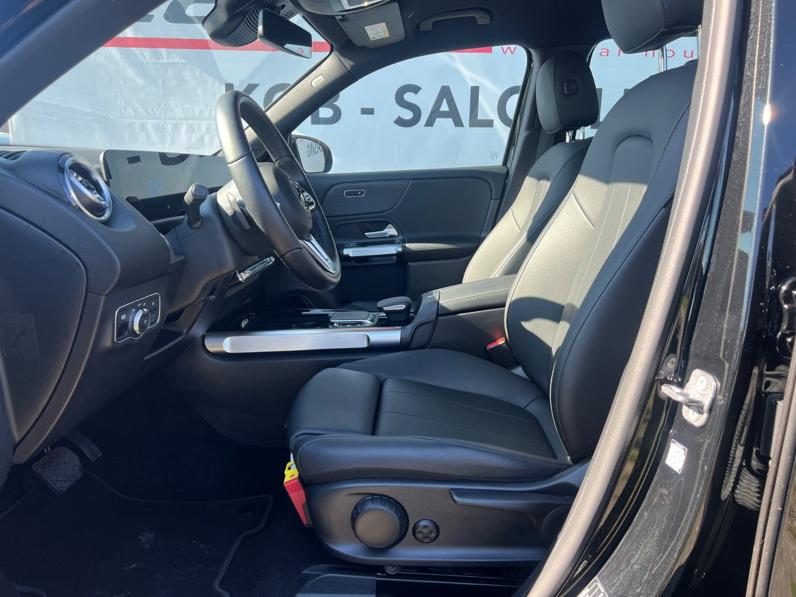 Sort Mercedes EQB300 fra 2023