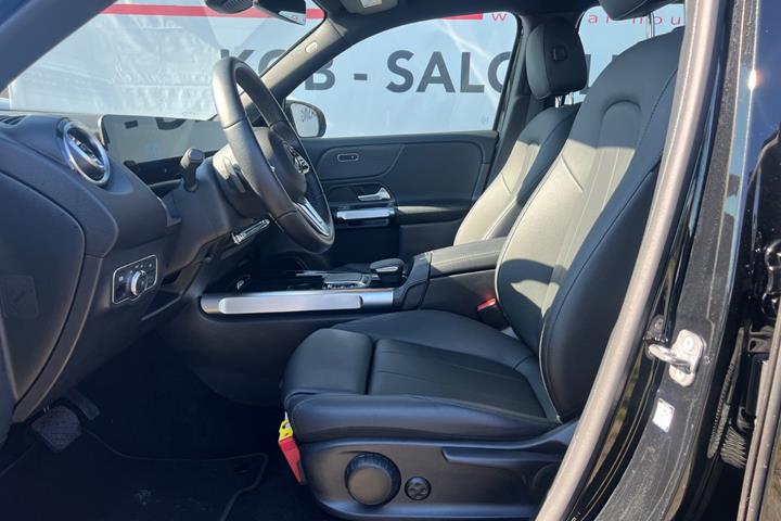 Sort Mercedes EQB300 fra 2023