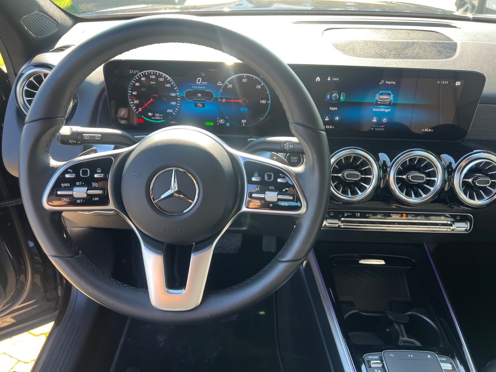 Sort Mercedes EQB300 fra 2023