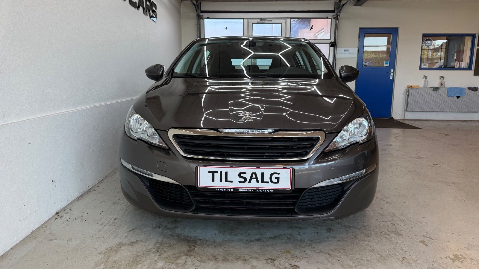 Grå Peugeot 308 fra 2016