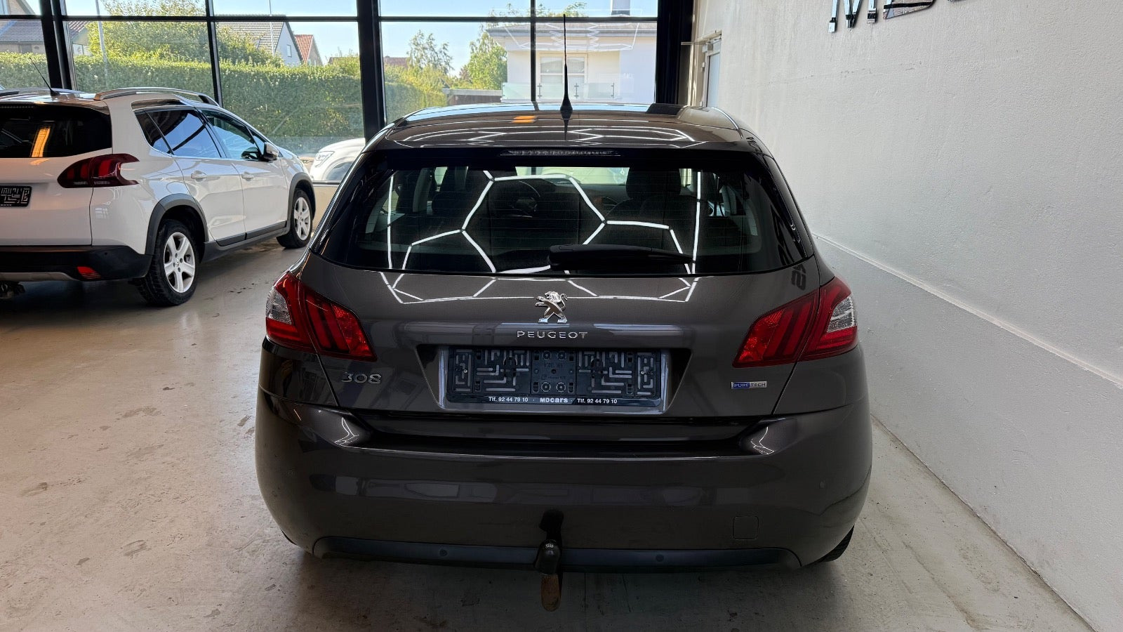Grå Peugeot 308 fra 2016