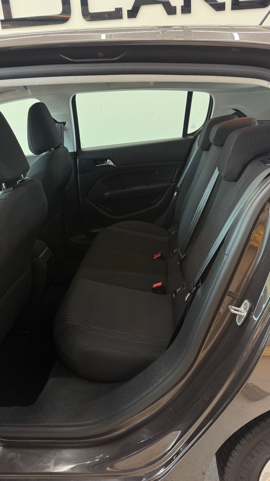 Grå Peugeot 308 fra 2016