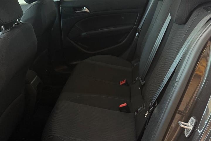 Grå Peugeot 308 fra 2016