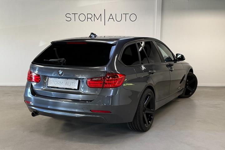 Grå BMW 320d fra 2015