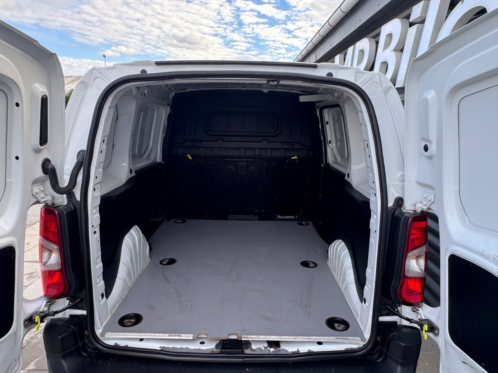Hvid Citroën Berlingo fra 2019