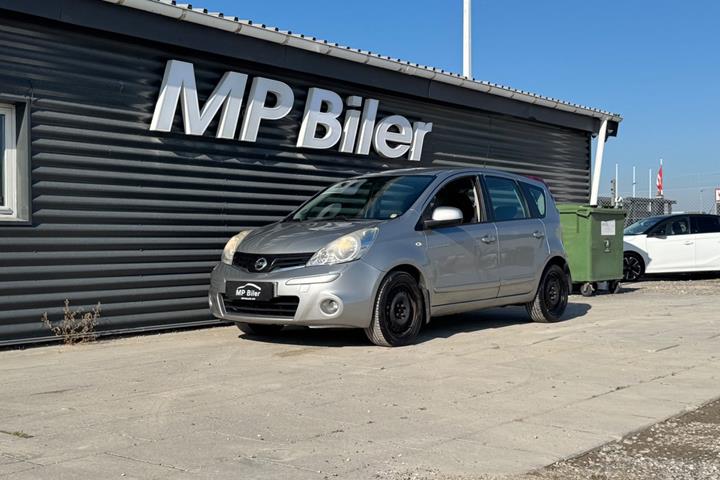 Sølv Nissan Note fra 2010