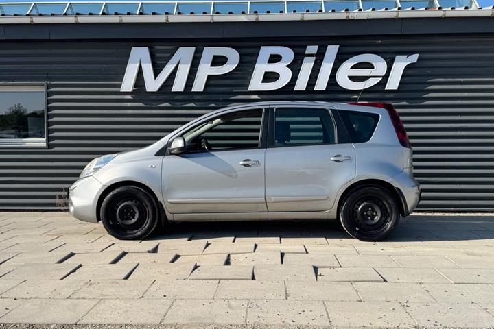 Sølv Nissan Note fra 2010