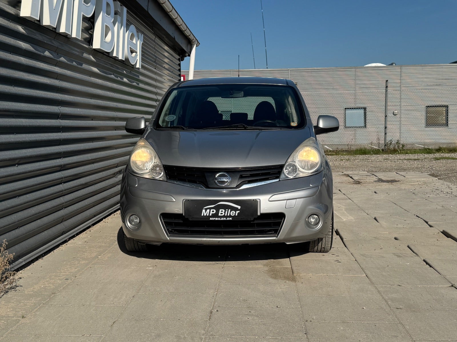 Sølv Nissan Note fra 2010
