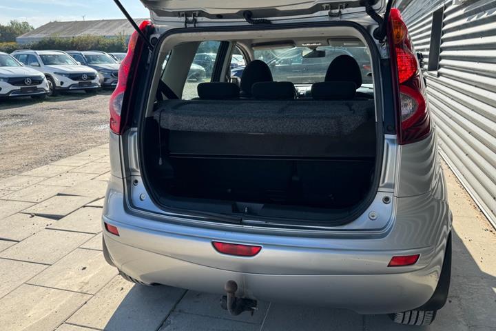 Sølv Nissan Note fra 2010