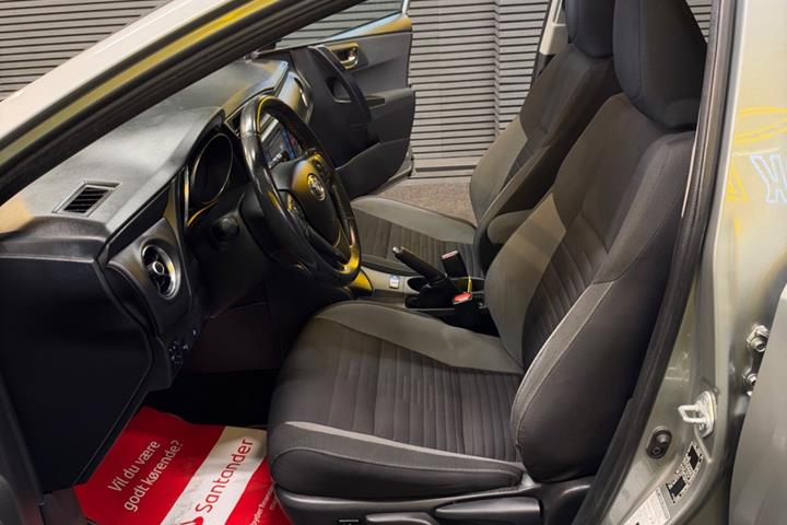 undefined Toyota Auris fra 2015