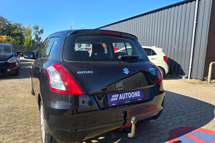 Sort Suzuki Swift fra 2012