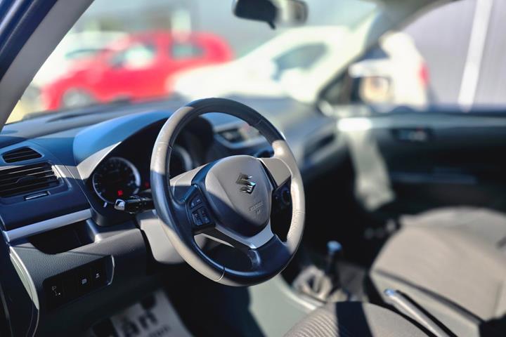 Sort Suzuki Swift fra 2012