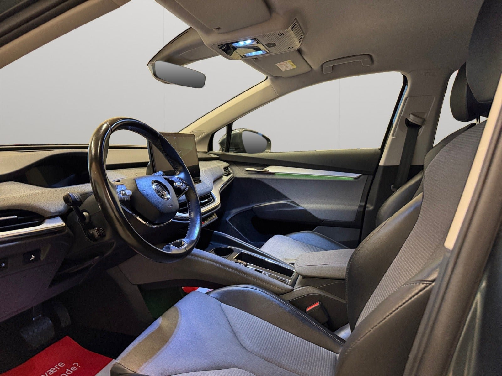 Grå Skoda Enyaq fra 2021