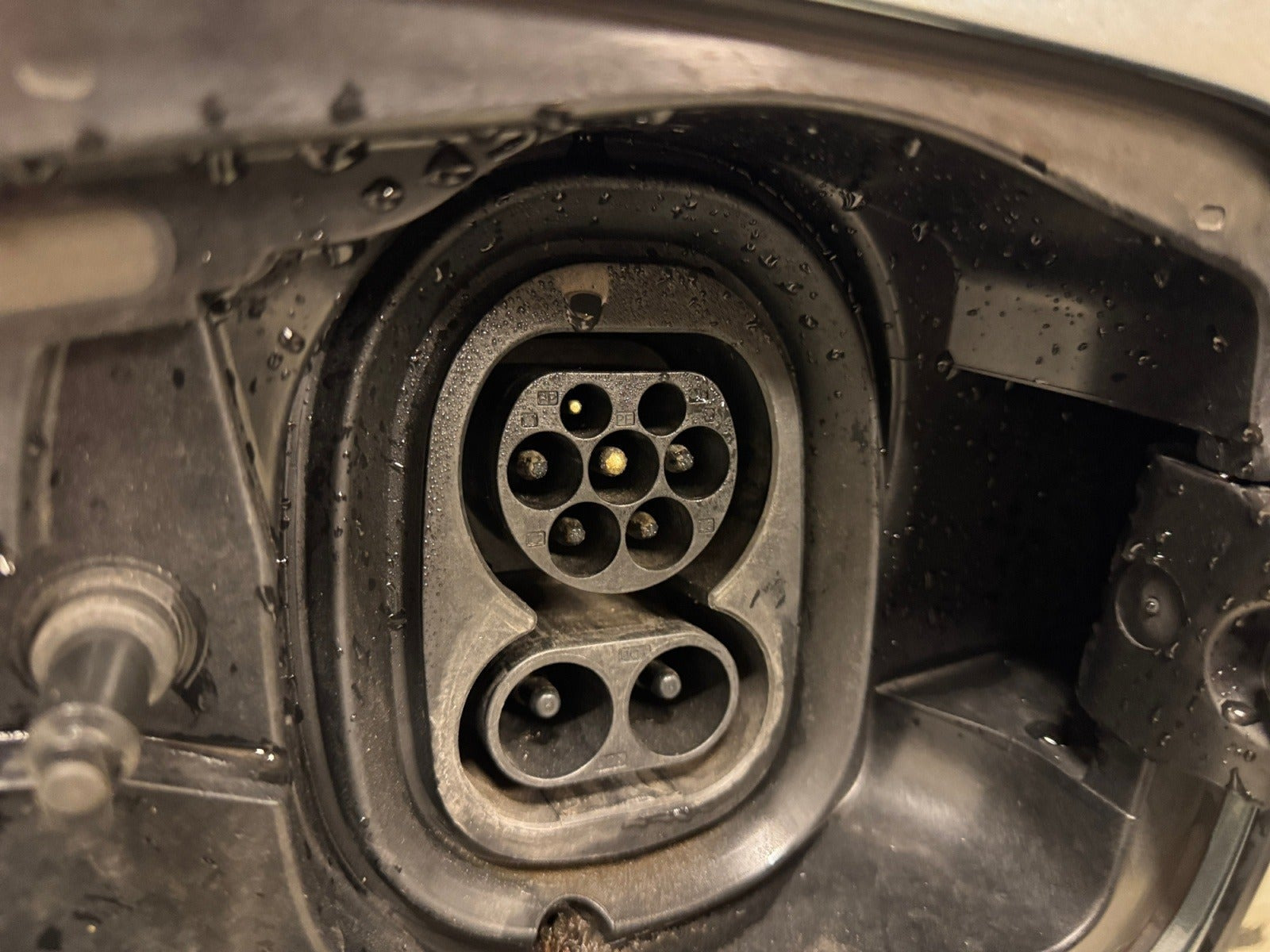 Grå Skoda Enyaq fra 2021
