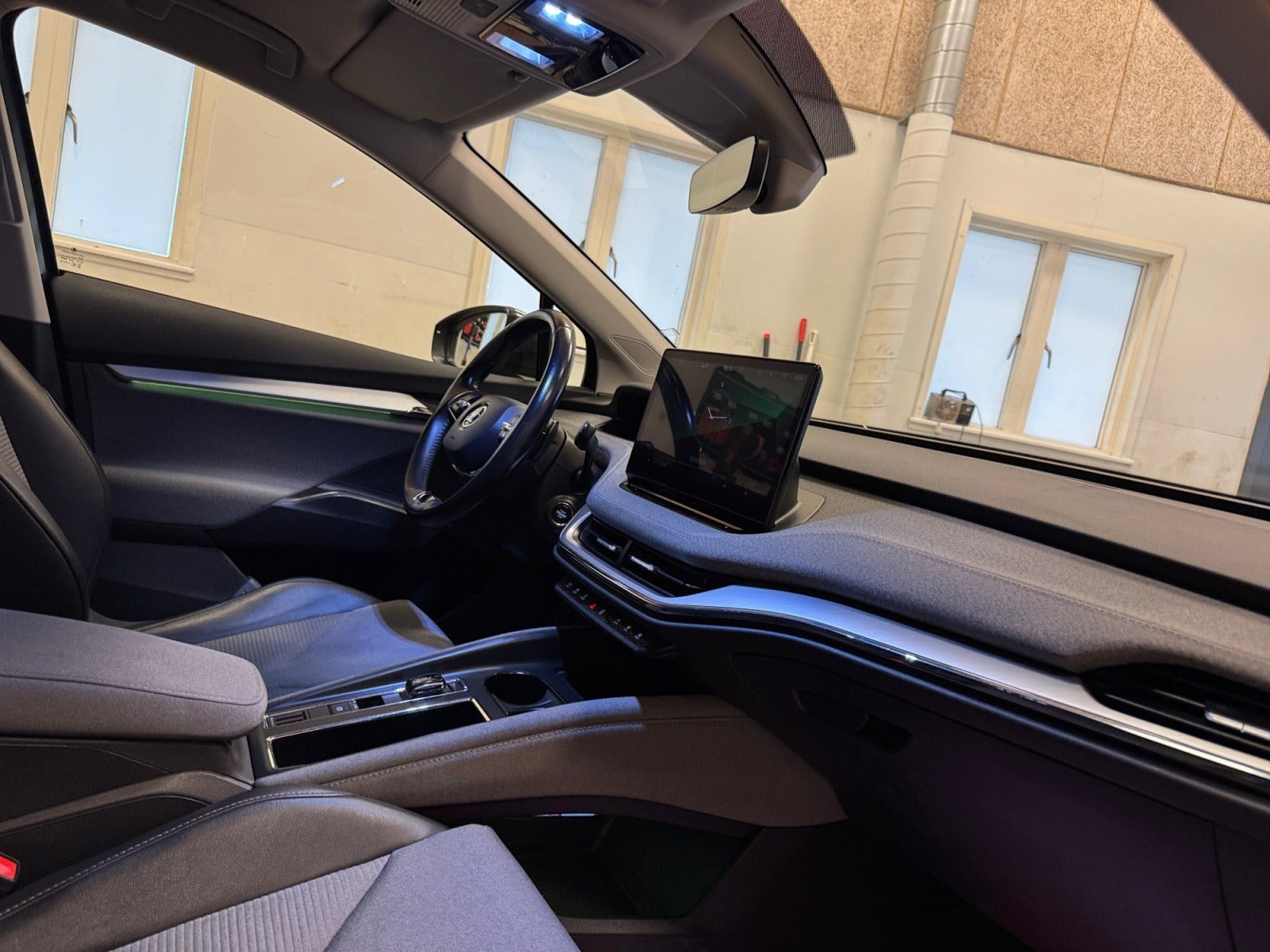 Grå Skoda Enyaq fra 2021