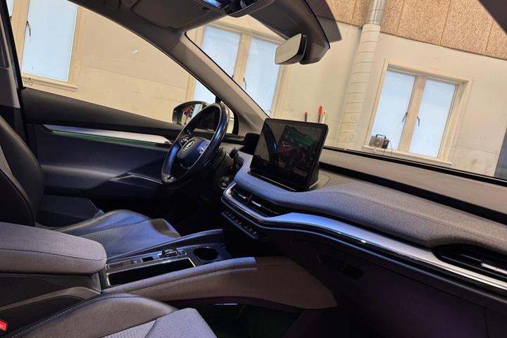Grå Skoda Enyaq fra 2021