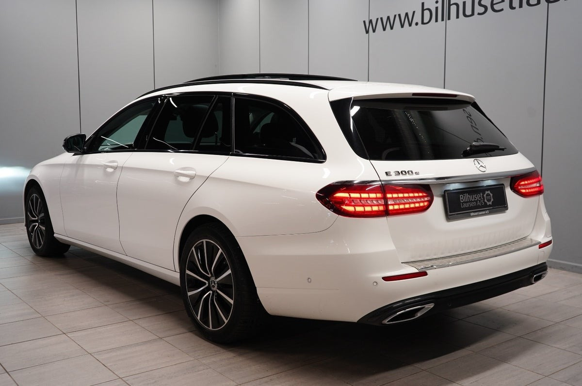 Hvid Mercedes E300 e fra 2021