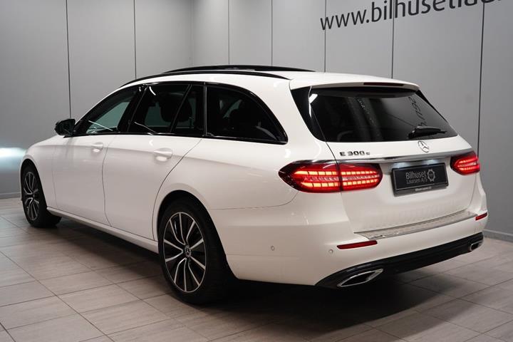 Hvid Mercedes E300 e fra 2021