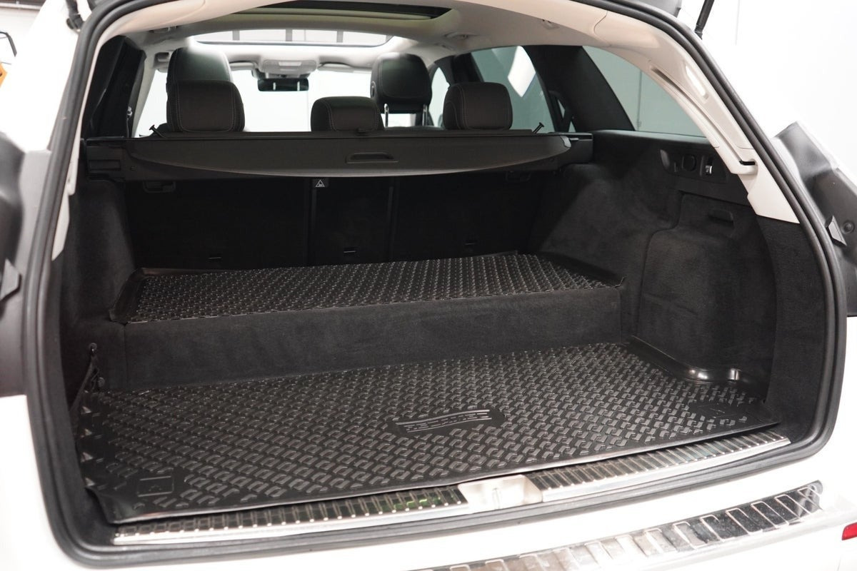Hvid Mercedes E300 e fra 2021