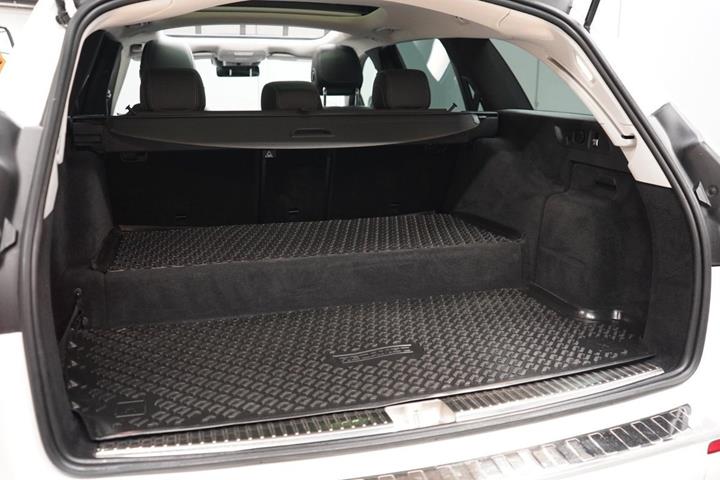 Hvid Mercedes E300 e fra 2021
