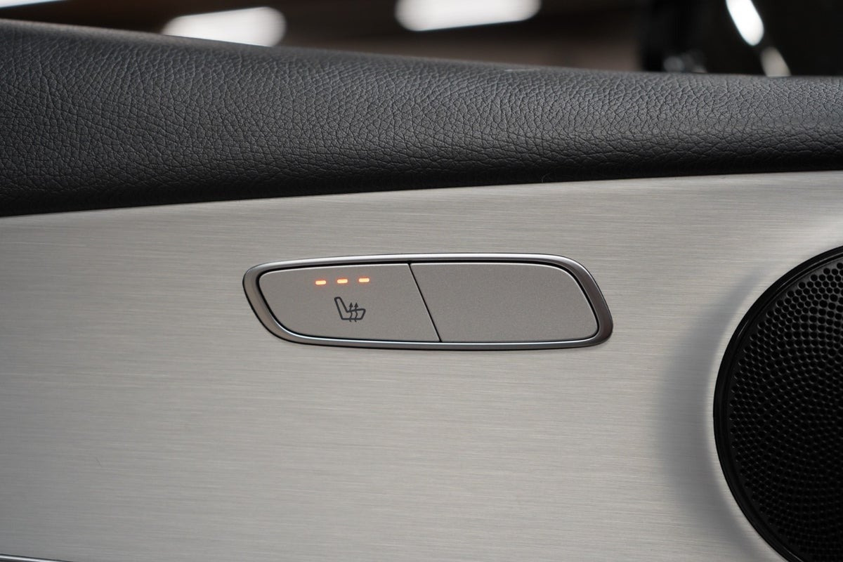 Hvid Mercedes E300 e fra 2021