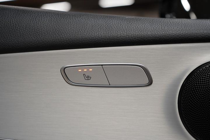 Hvid Mercedes E300 e fra 2021