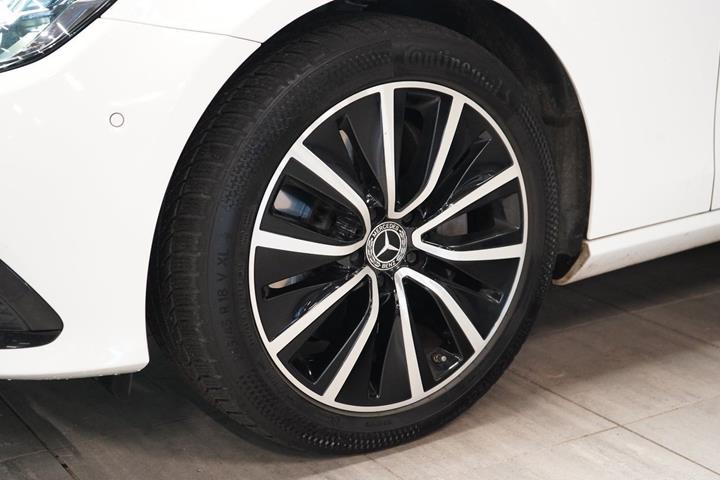 Hvid Mercedes E300 e fra 2021