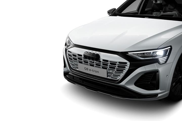 Gul Audi Q8 e-tron fra 2023