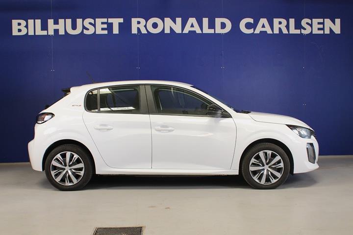 Hvid Peugeot e-208 fra 2026