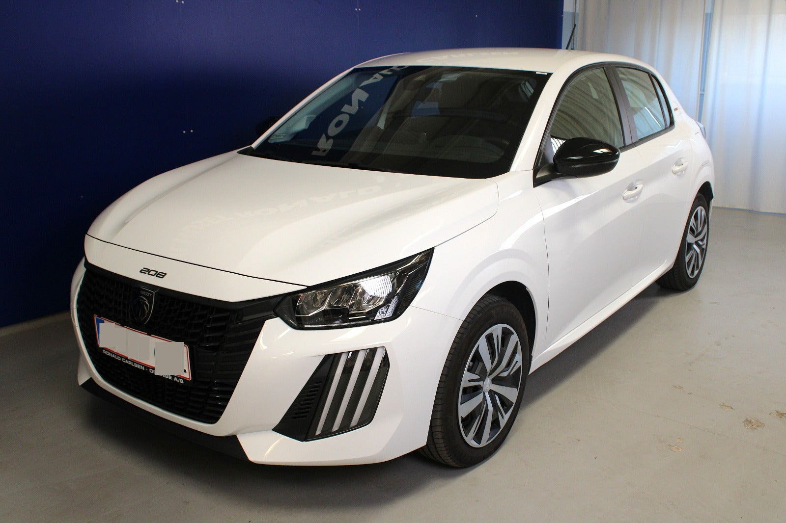 Hvid Peugeot e-208 fra 2026