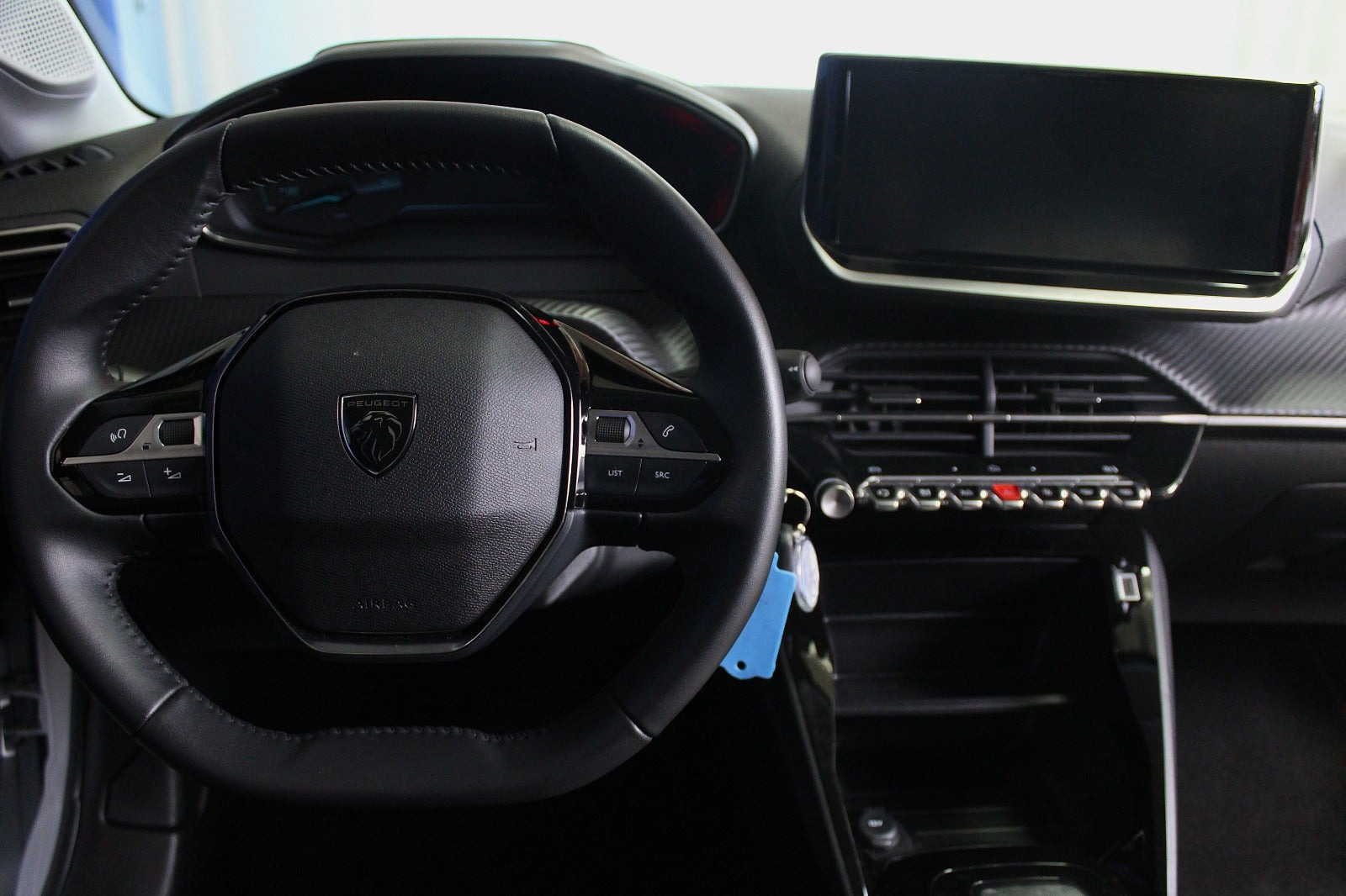 Hvid Peugeot e-208 fra 2026