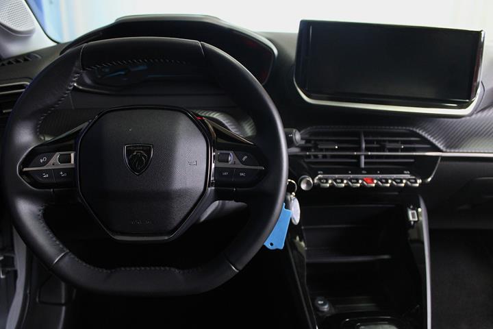 Hvid Peugeot e-208 fra 2026