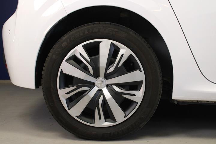 Hvid Peugeot e-208 fra 2026