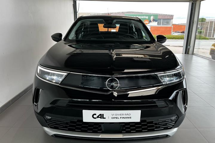 Sort Opel Mokka-e fra 2023