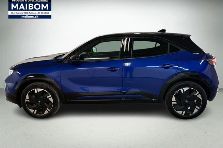 Blå Opel Mokka-e fra 2025