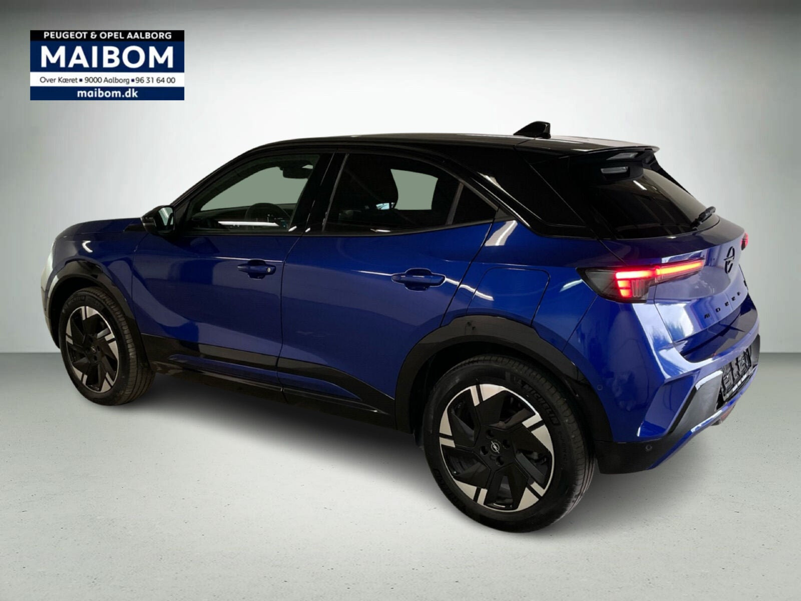 Blå Opel Mokka-e fra 2025