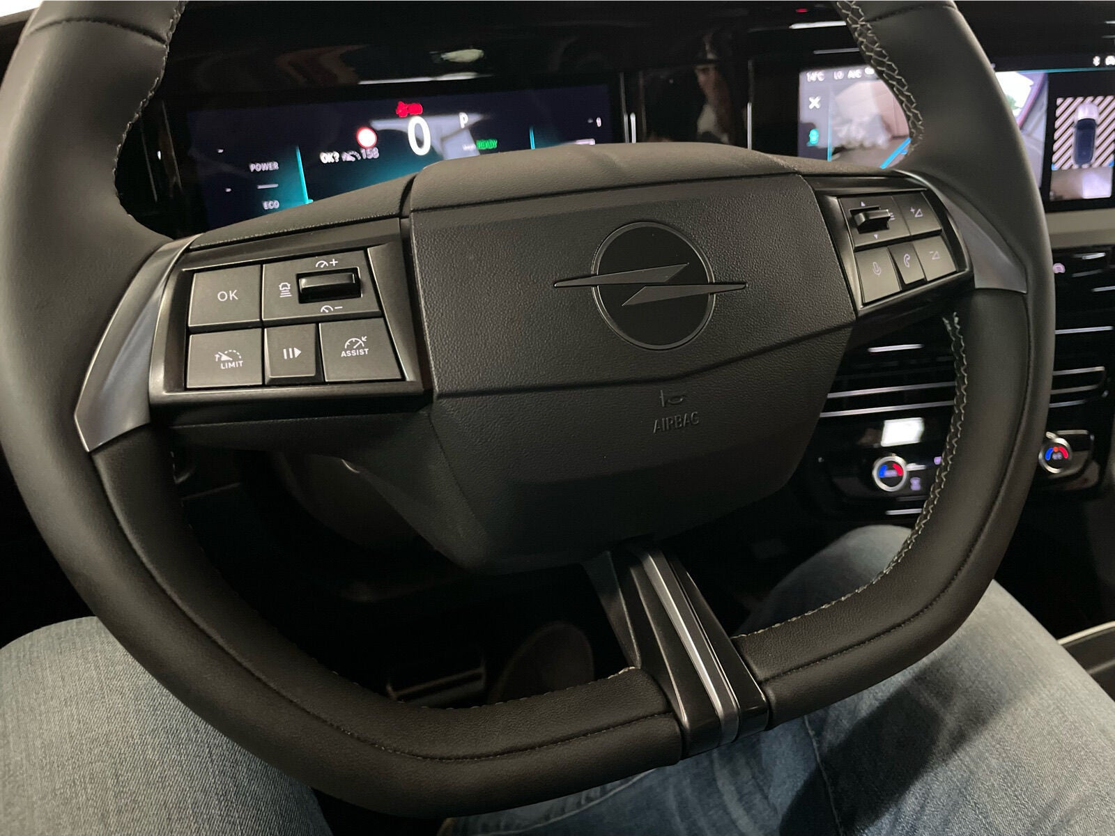 Blå Opel Mokka-e fra 2025