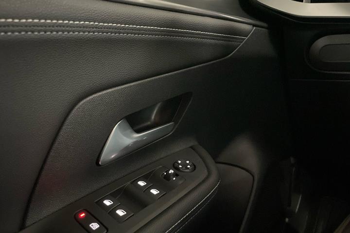 Blå Opel Mokka-e fra 2025