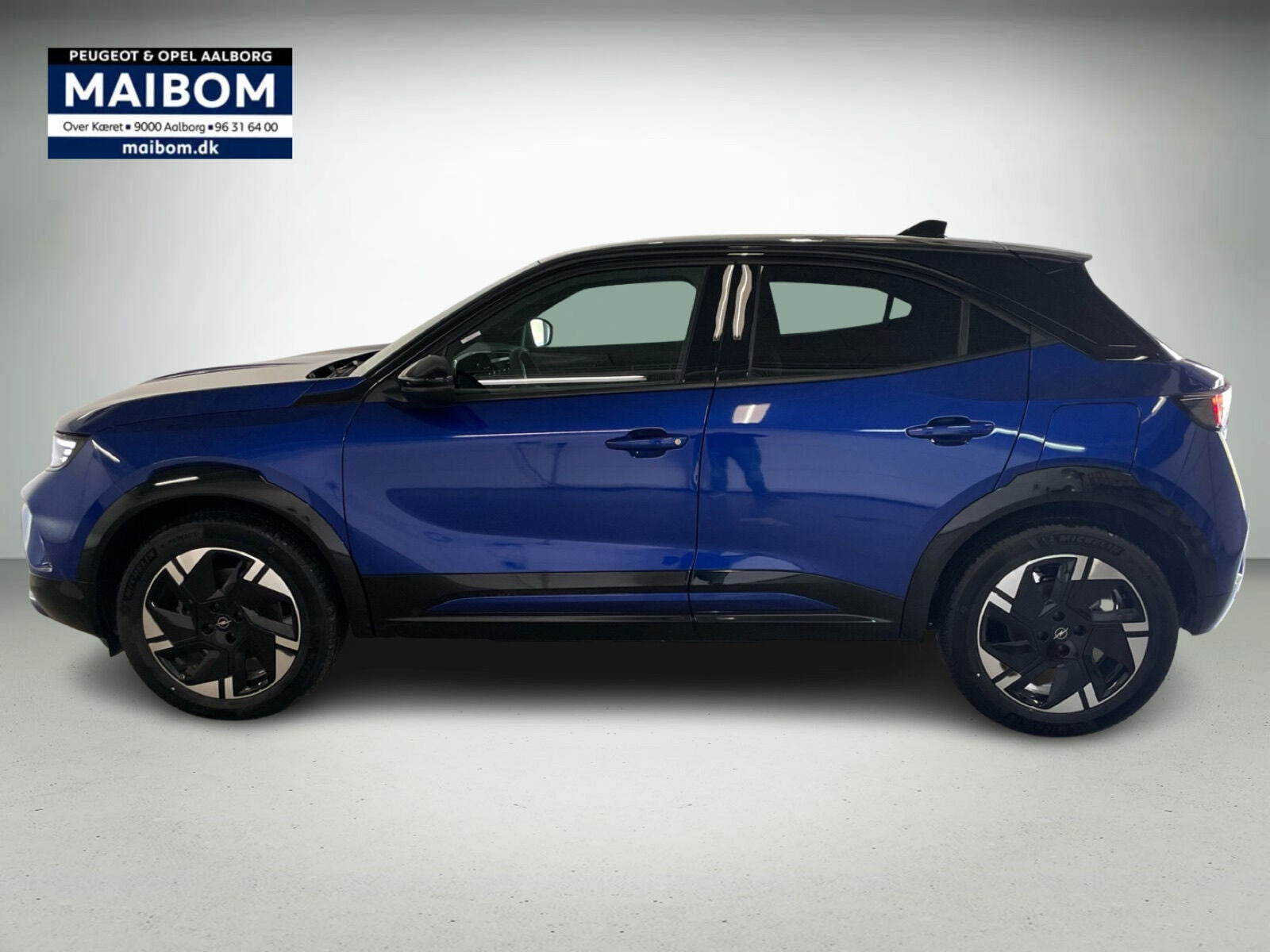 Blå Opel Mokka-e fra 2025