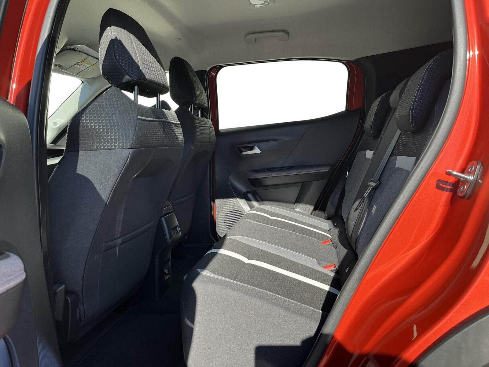 Orange Opel Frontera fra 2025