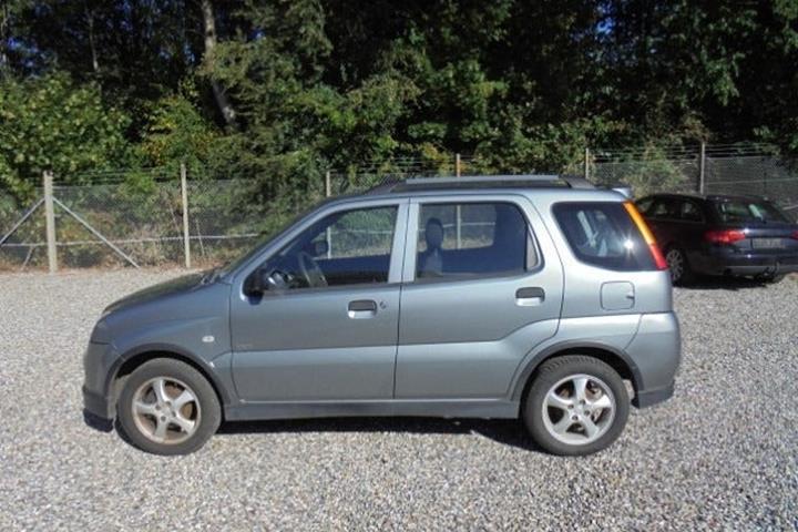Grå Suzuki Ignis fra 2008